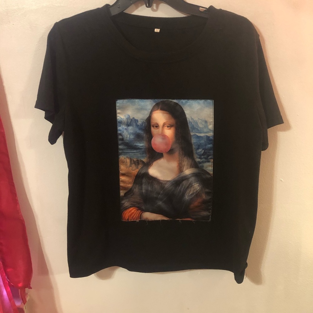 Mona Lisa bubble gum black shirt